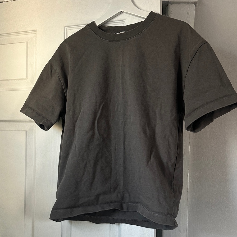 Zara Men's Short-Sleeve Crewneck T-Shirt in Charcoal